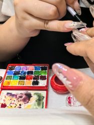 -花岐款式专研健康美甲沙龙