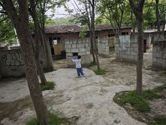 -东湖小天池真人CS彩弹野战基地