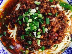 -渝之汇牛肉豌杂面