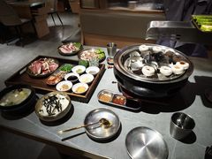 -围炉肉舍•炭烤活鳗•丹东海鲜烤肉(步行街店)