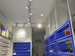 -美式眼镜·授权蔡司.依视路.尼康.豪雅.明月(南翔印象城店)