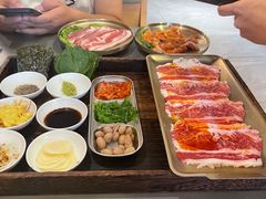 果味原切黑牛排-围炉肉舍•炭烤活鳗•丹东海鲜烤肉(步行街店)