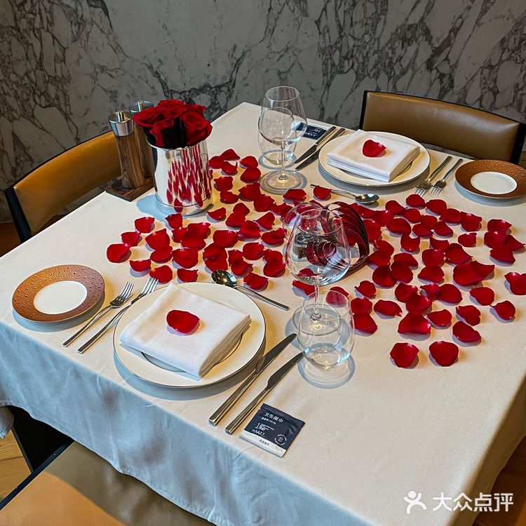 约会选的这家西餐厅…… 