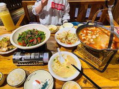 -老滇山寨•云南特色菜•地方菜•民族风情歌舞表演(金碧店)