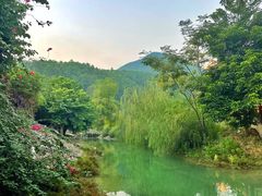 -十万大山布透温泉