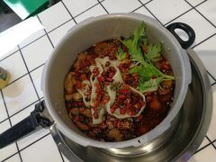 -晓彭肥肠鸡·泡椒鸡火锅(水木天地店)