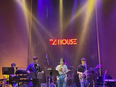 -TZ House音乐现场(来福士中心店)