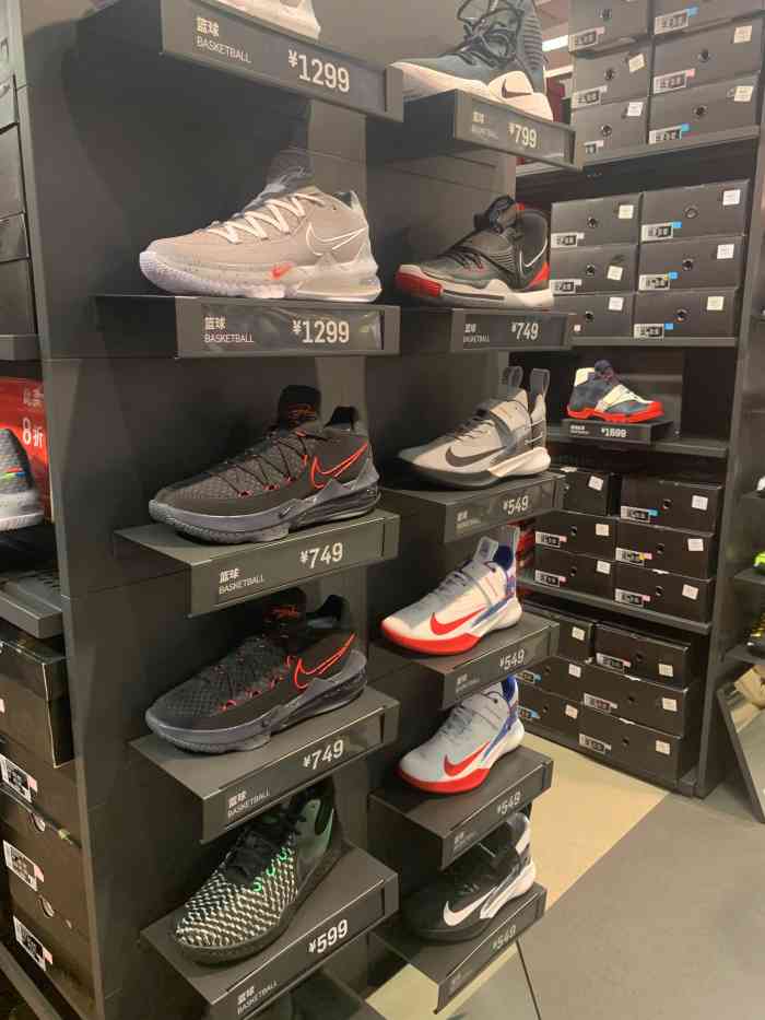 nike北京朝阳园换季优惠店-"虽然价格不是很便宜,但是折扣店已经很不