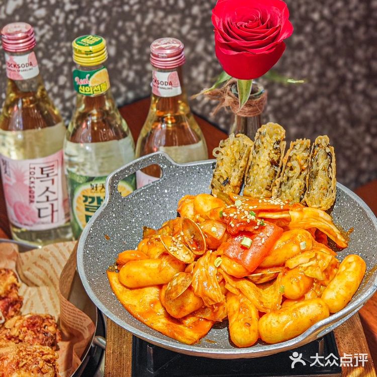家人们，有没有听说过这家超火的韩式料理🤩 他们家的美食真是绝