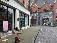 -钟书阁(松江泰晤士小镇店)