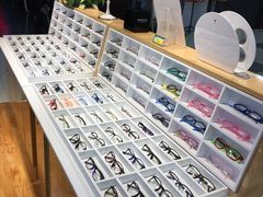 -MiRi眼镜连锁·蔡司·尼康控优点合作店(莘庄店)
