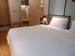 -柏曼酒店(合肥国购广场三里庵地铁店)