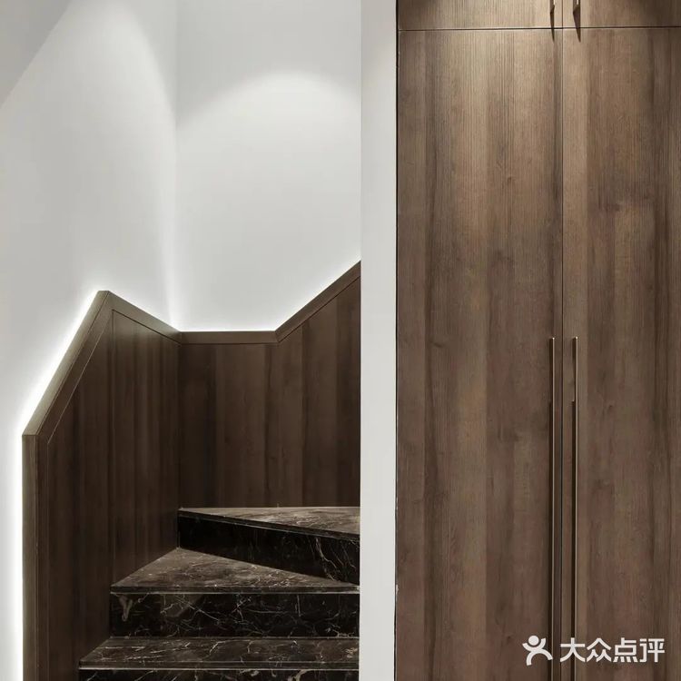 今日分享电视墙设计灯带，可以放装饰品