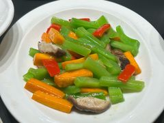 -艳阳天民俗村(公园路店)