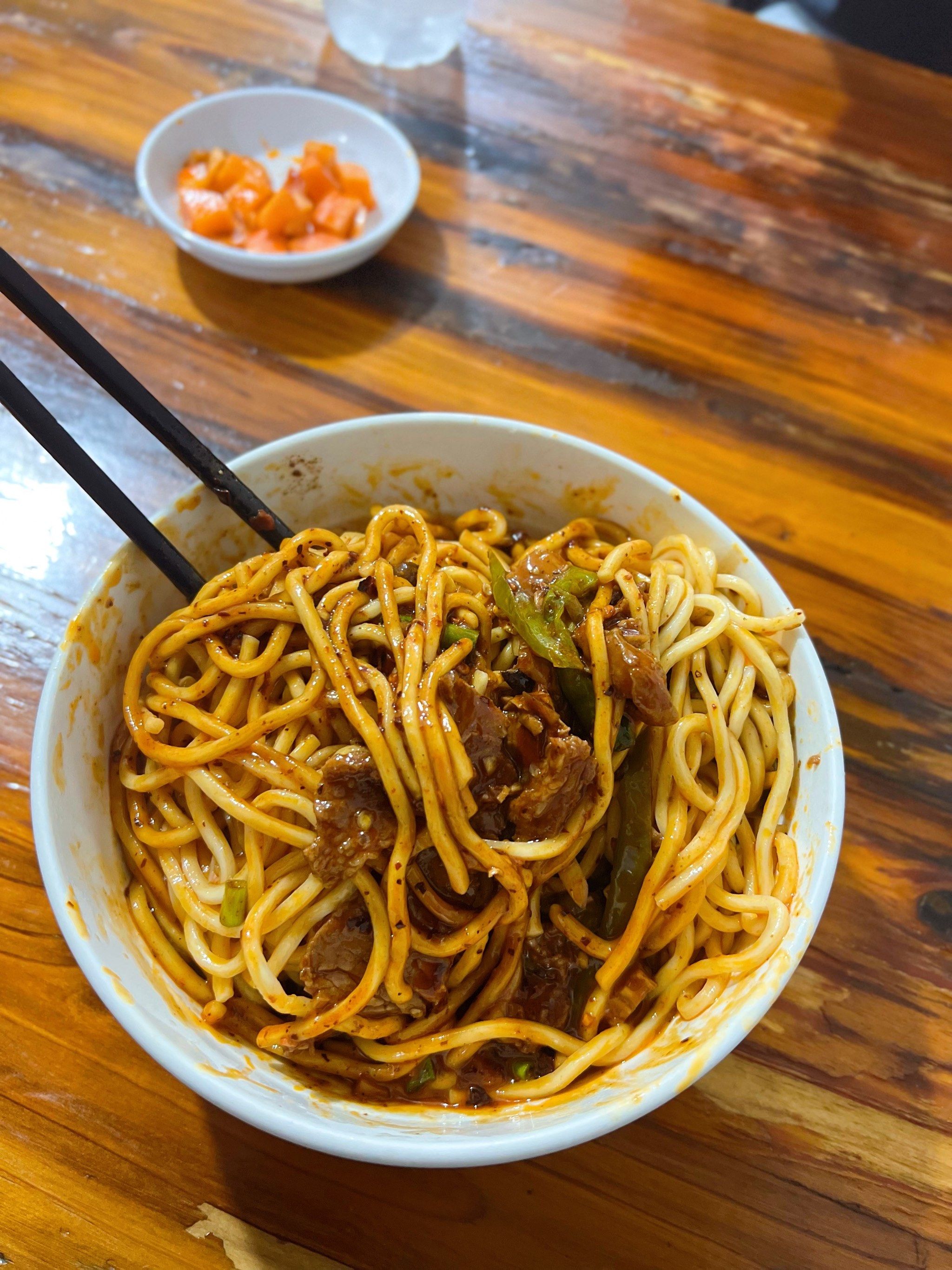 9790成都探秘!这碗回锅肉面,让人欲罢不能!