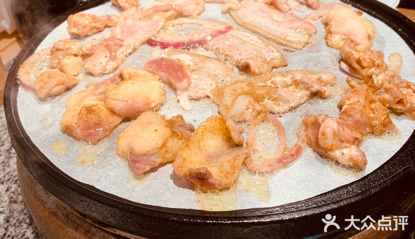 酒拾烤肉 今天冒着大雨，听着雷声，又跑出去吃吃吃了！