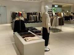 -URBAN REVIVO(七宝领展广场店)