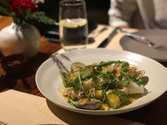 温热海鲜沙拉配牛油果-Mercato莫卡多露台餐厅与酒吧(K11店)