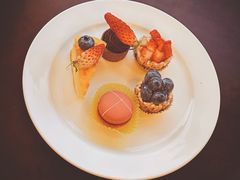 【晚餐】精致甜品拼盘-索菲特西湖大酒店·香榭丽全日候餐厅(南山路店)