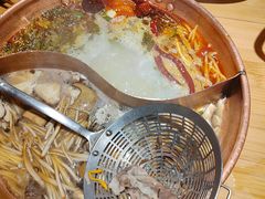 -洱火云南酸菜牛肉火锅(石景山当代商城店)