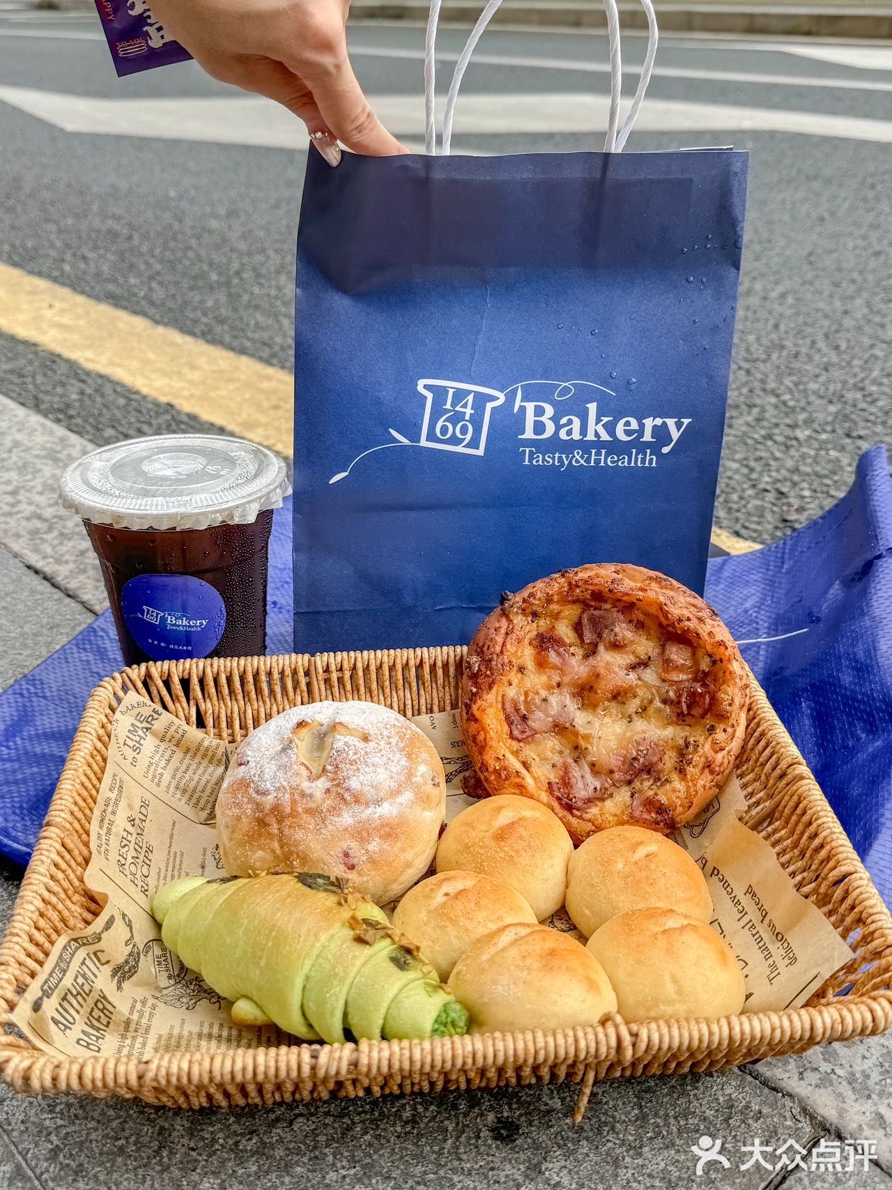 不是！这家面包店也太city了吧🥯 