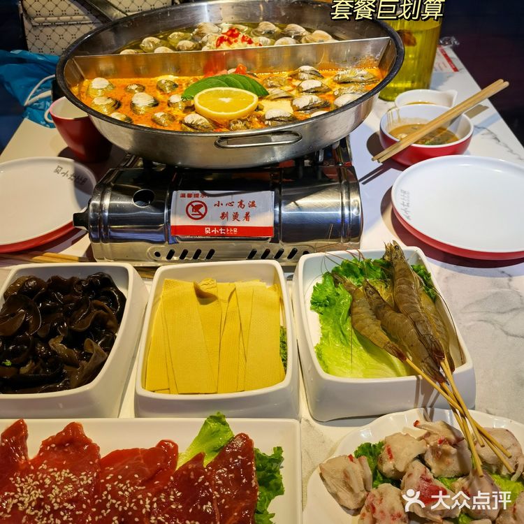 这家海鲜火锅真的太绝了吧！！！汤都好好喝！！