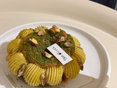 开心果树莓泡芙-Ten Olives甜点