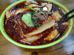 -不起眼麻辣烫凉皮店