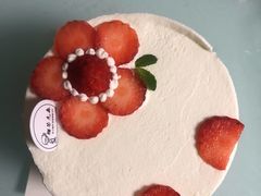 草莓蛋糕盒子-榴芒先森生日蛋糕甜品台定制(1店诚信大道店)