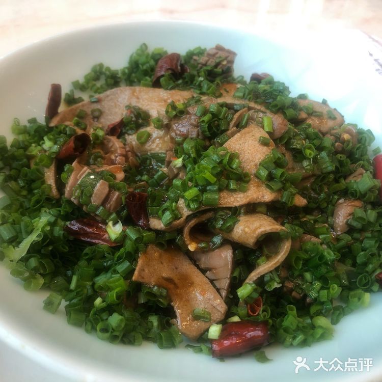 服务很不错，不会让你点太多的菜