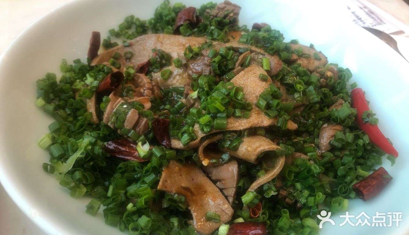 服务很不错，不会让你点太多的菜