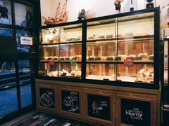 面包甜点陈列柜-啊噗吐呦现场烘焙(麦凯乐店)