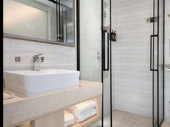 -维也纳酒店(罗湖口岸国贸东门店)