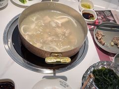 -洪氏嗨捞·广东猪肚鸡·椰子鸡火锅(西咸万象城店)
