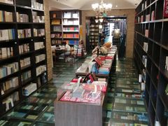 -钟书阁(松江泰晤士小镇店)