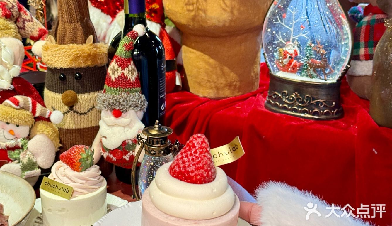 草莓脑袋🍓起立！圣诞🎄也太适合了叭……