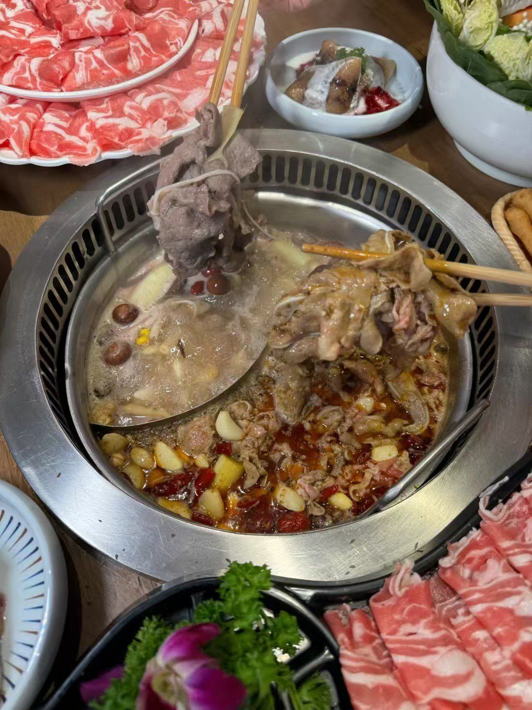 小肥羊小肥羊是一家知名的火锅品牌
