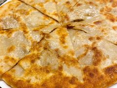 酸菜猪肉馅饼-关东大厨老三熏鹅(新石店)