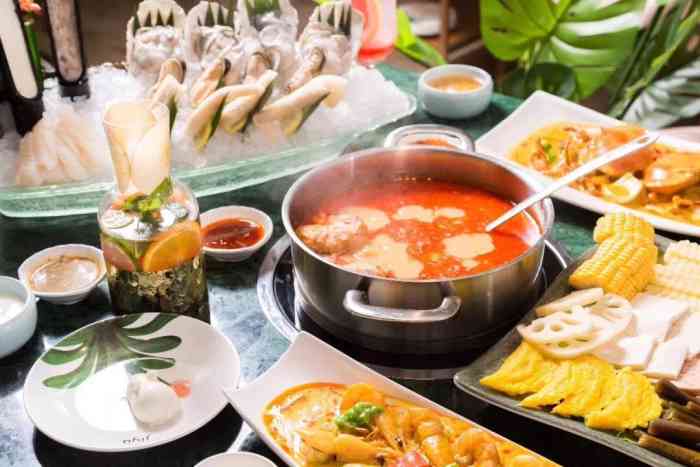 集渔泰式海鲜火锅(盐城店)-"点的两个锅底,一个冬阴功口味还有一个是