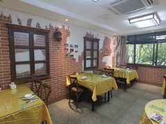 等位区-何记面馆(龙泉山店)