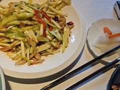 -八府香鸭·啫啫煲(华山路店)