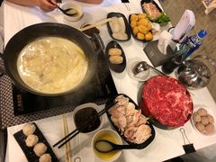 -鲜入围煮花胶鸡海鲜火锅