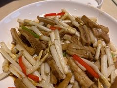 花生芽炒牛肚-漫渡庄绿岛花园•隐世庭园菜(滨湖店)