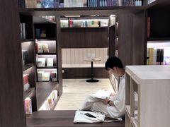 -钟书阁(群光广场店)