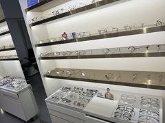 -视野联行眼镜•蔡司•依视路(温江店)