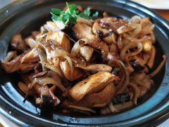 橄榄油大蒜炒杂菌-普兰达德国餐厅·德式脆皮烤猪肘·自酿啤酒(观唐店)
