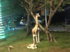 -亚龙湾亚泰商业街