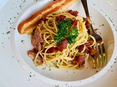 -Chom Cafe and Restaurant