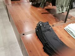 -URBAN REVIVO(高德置地广场·春广场店)