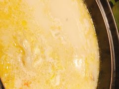-洪氏嗨捞·广东猪肚鸡·椰子鸡火锅(西咸万象城店)